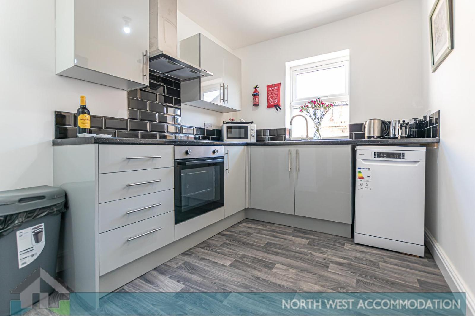 Wellfield Serviced Accommodation Warrington Exterior foto