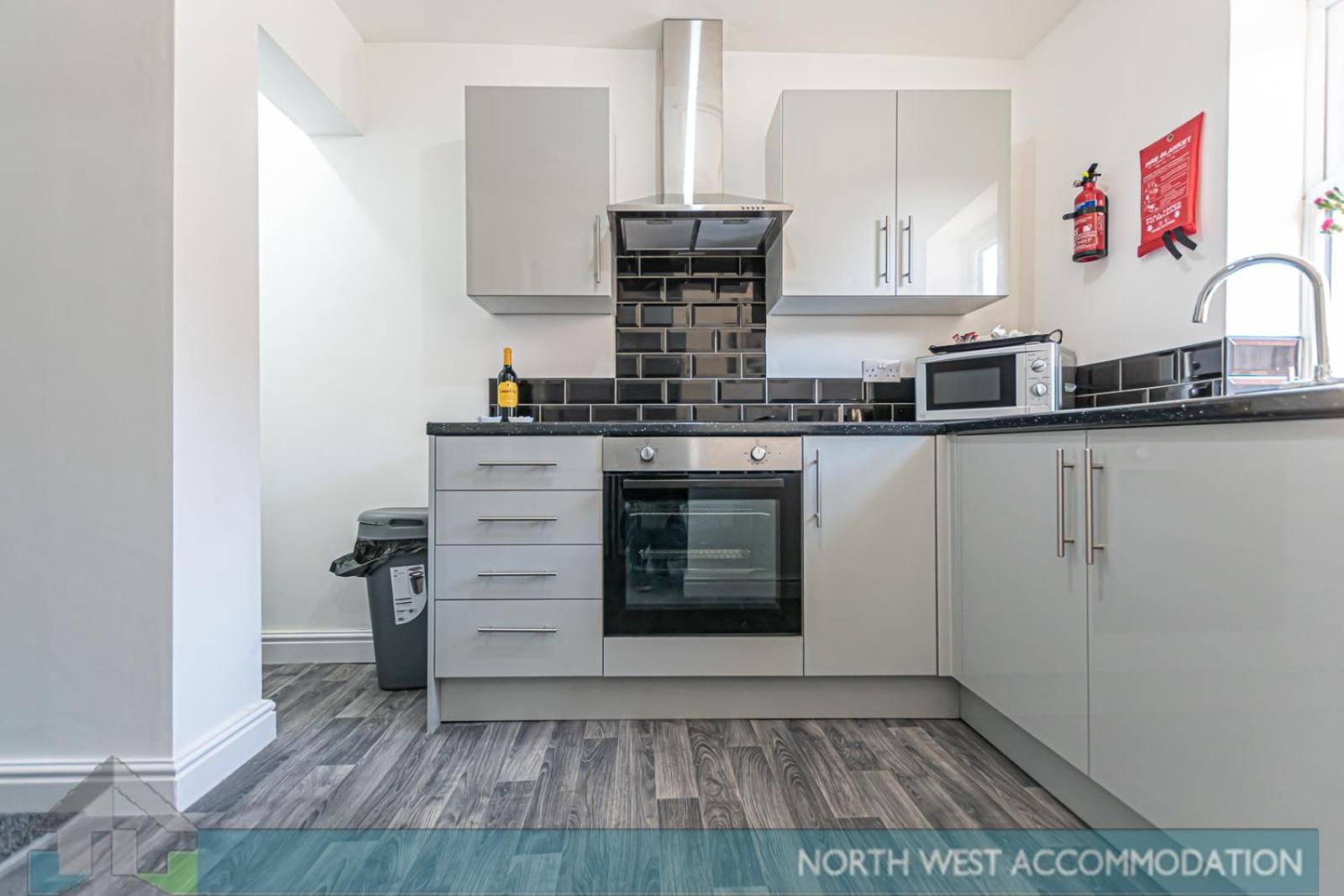 Wellfield Serviced Accommodation Warrington Exterior foto